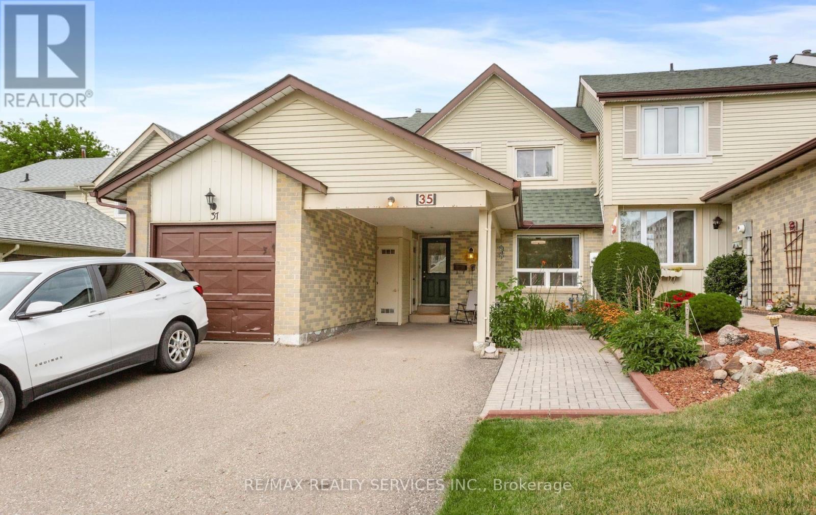 35 Sparklett Crescent, Brampton, Ontario  L6Z 1M7 - Photo 3 - W13671164