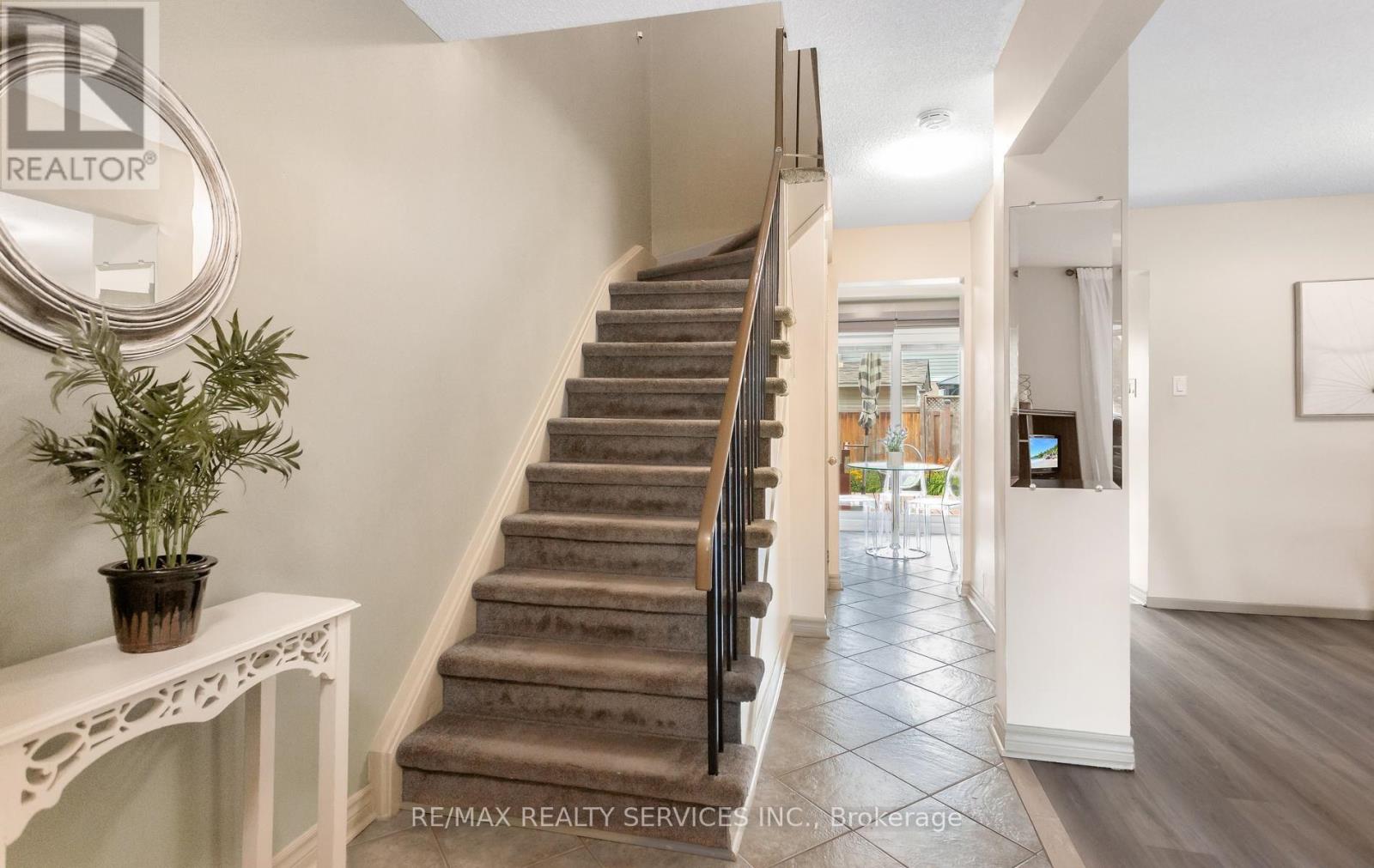 35 Sparklett Crescent, Brampton, Ontario  L6Z 1M7 - Photo 5 - W13671164