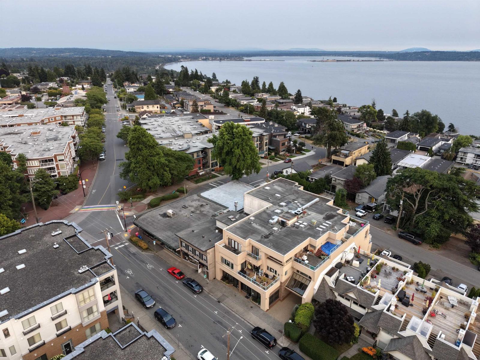 204 15176 Buena Vista Avenue, White Rock, British Columbia  V4B 1Y3 - Photo 11 - R3155457