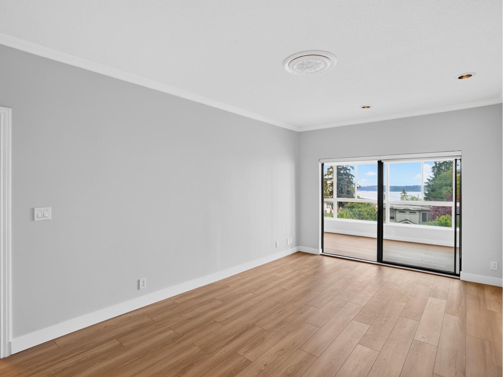 204 15176 Buena Vista Avenue, White Rock, British Columbia  V4B 1Y3 - Photo 14 - R3155457