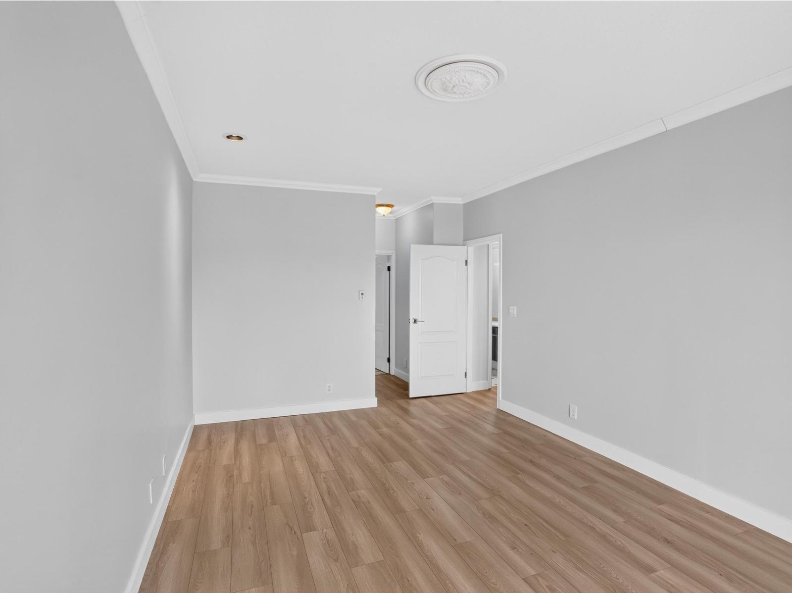 204 15176 Buena Vista Avenue, White Rock, British Columbia  V4B 1Y3 - Photo 15 - R3155457