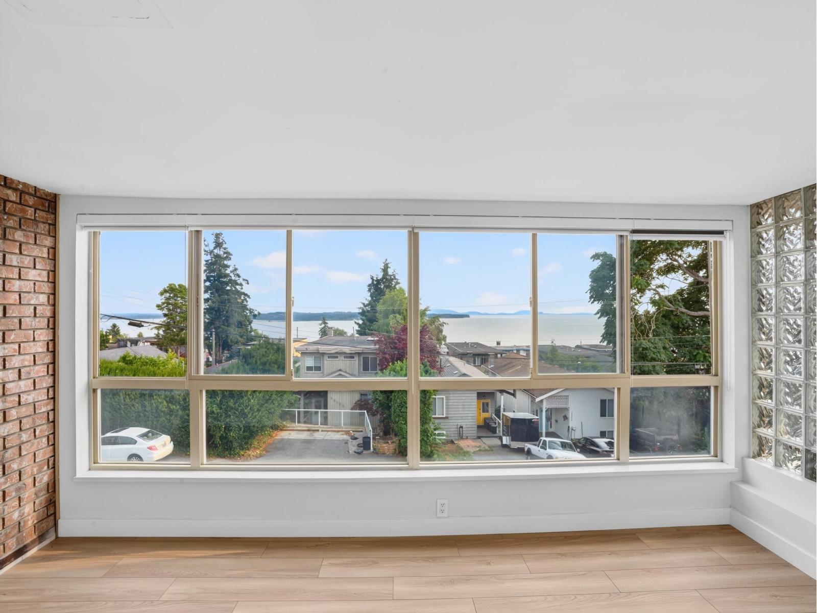204 15176 Buena Vista Avenue, White Rock, British Columbia  V4B 1Y3 - Photo 3 - R3155457