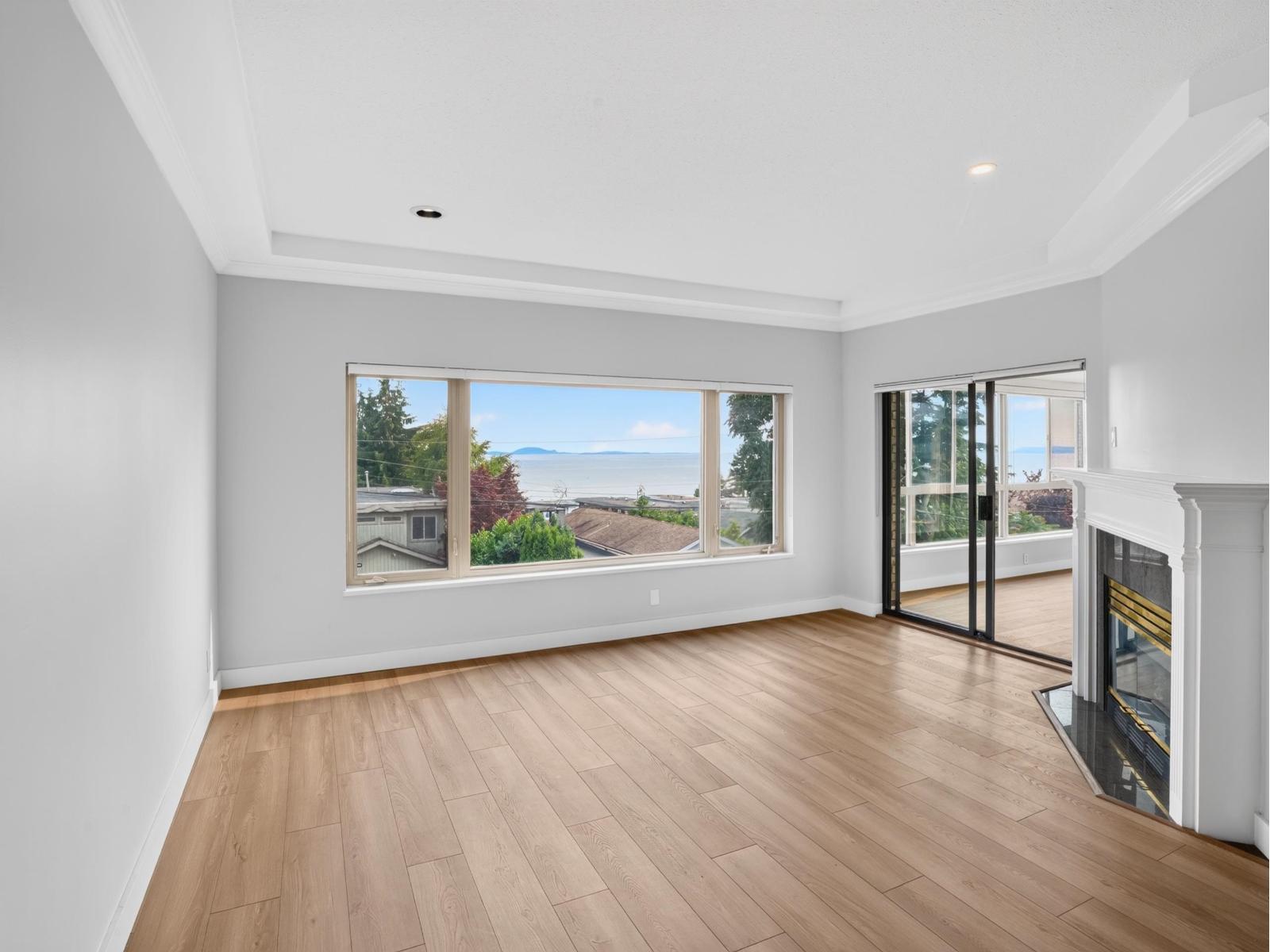 204 15176 Buena Vista Avenue, White Rock, British Columbia  V4B 1Y3 - Photo 4 - R3155457