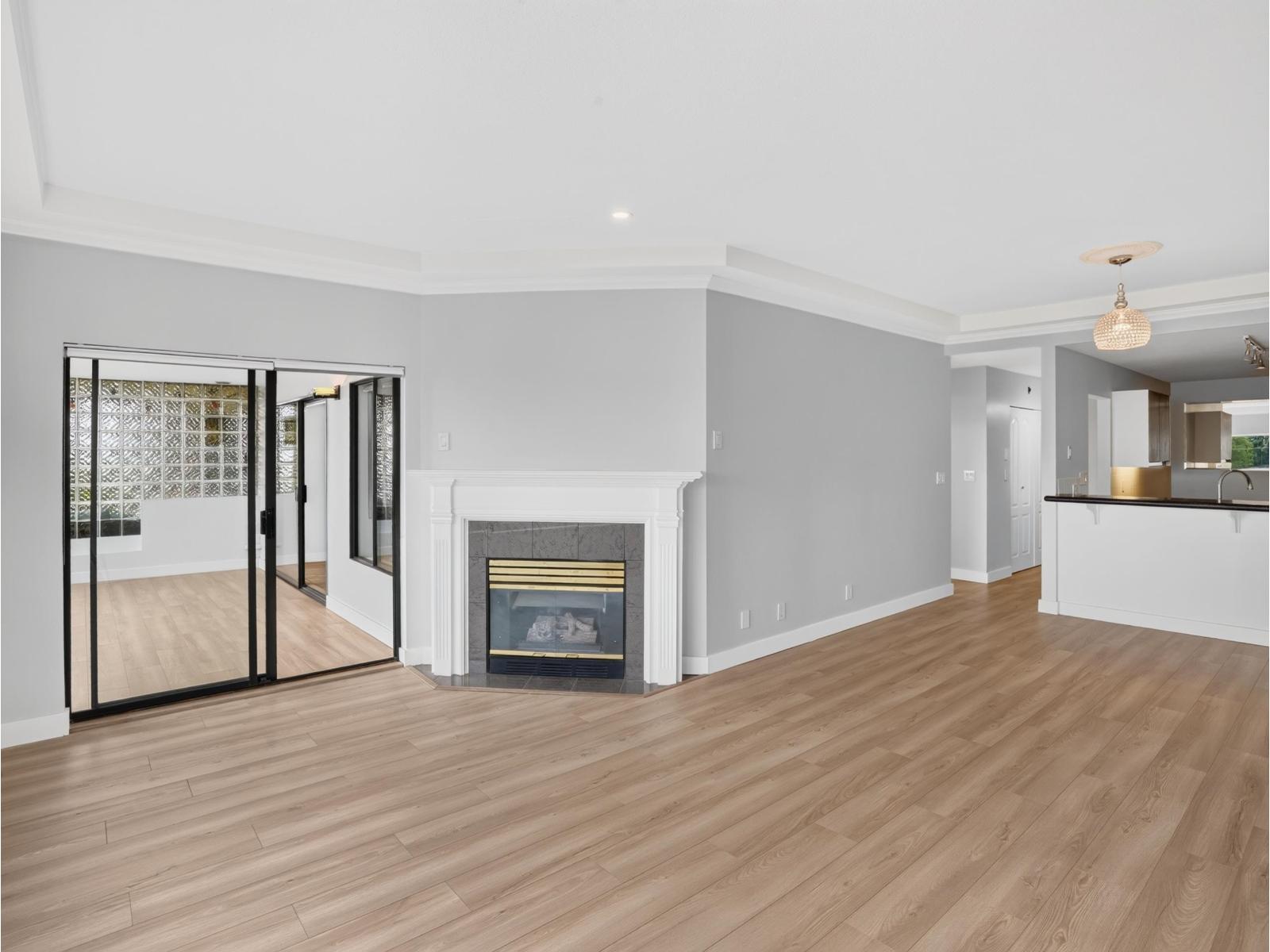 204 15176 Buena Vista Avenue, White Rock, British Columbia  V4B 1Y3 - Photo 6 - R3155457
