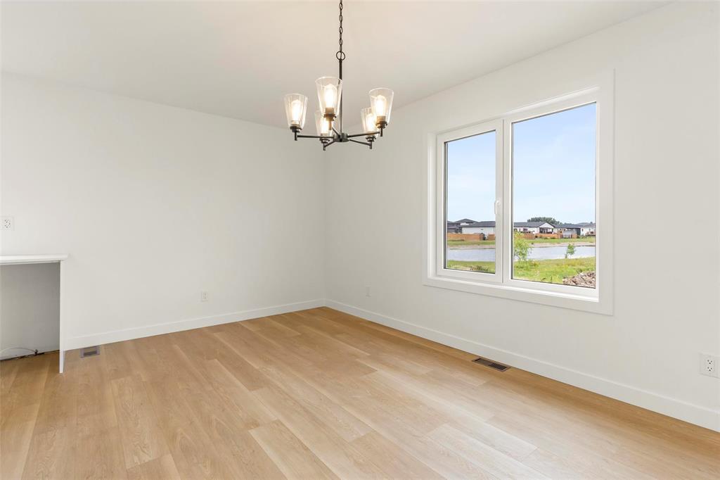 15 Bentley Bay, Steinbach, Manitoba R5G 2Y4 - Photo 9 - 202620327