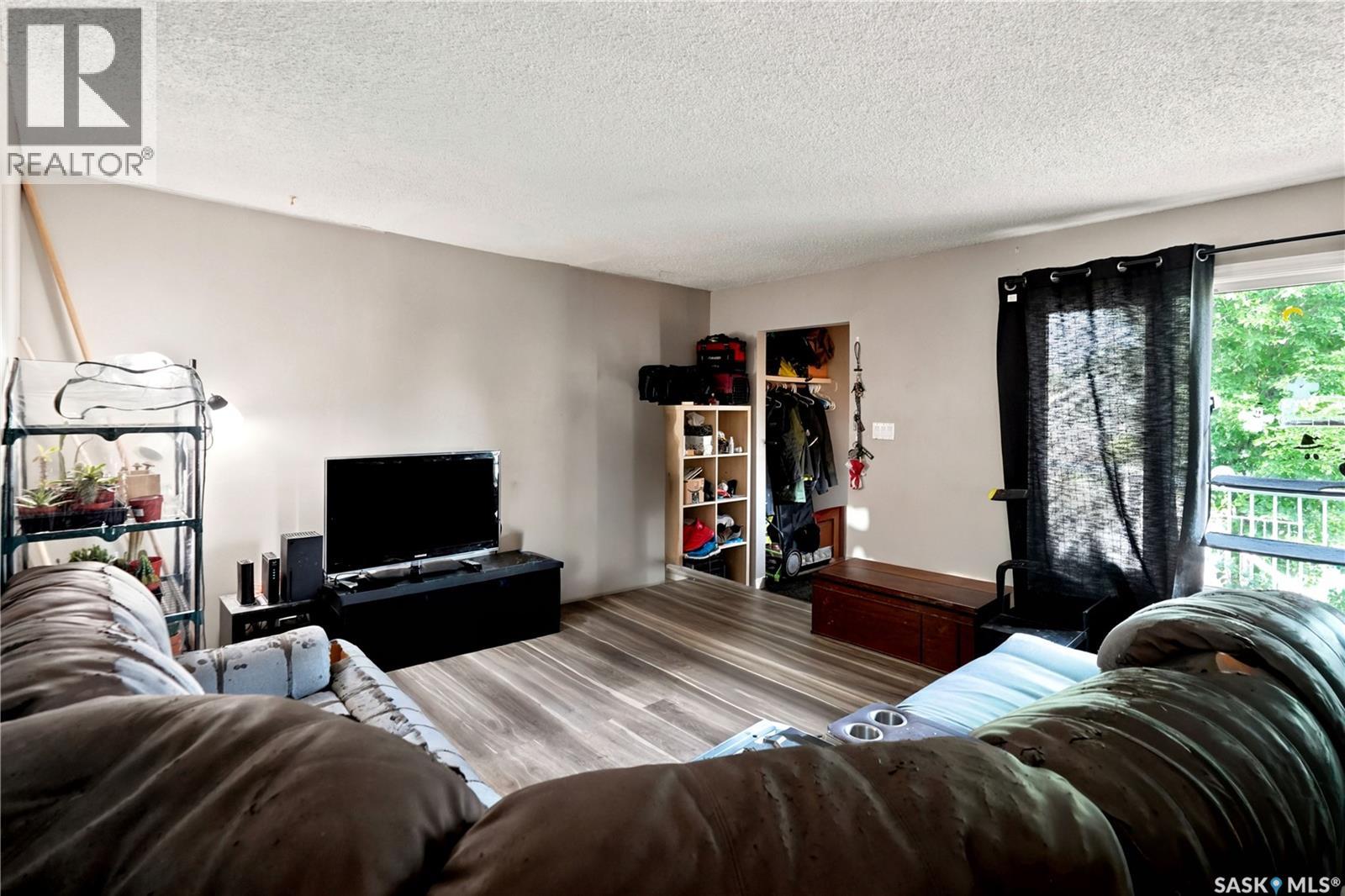 2232 Mcara Street, Regina, Saskatchewan  S4N 2W1 - Photo 3 - SK043853