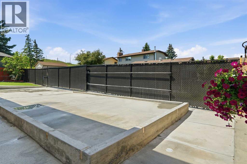 43 Beaconsfield Place Nw, Calgary, Alberta  T3K 1W8 - Photo 35 - A2326961