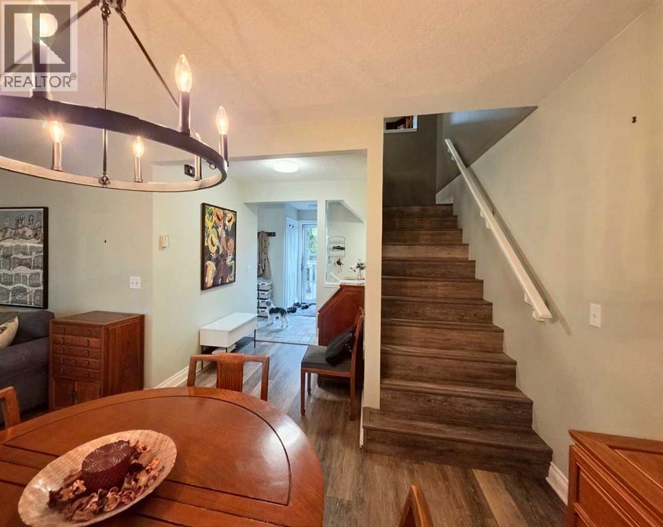 672 Killarney Glen Court SW, Calgary, Alberta T3E 7H4 - Photo 8 - A2333764