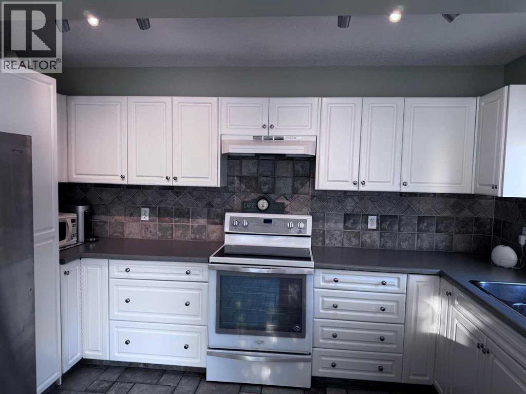672 Killarney Glen Court SW, Calgary, Alberta T3E 7H4 - Photo 11 - A2333764