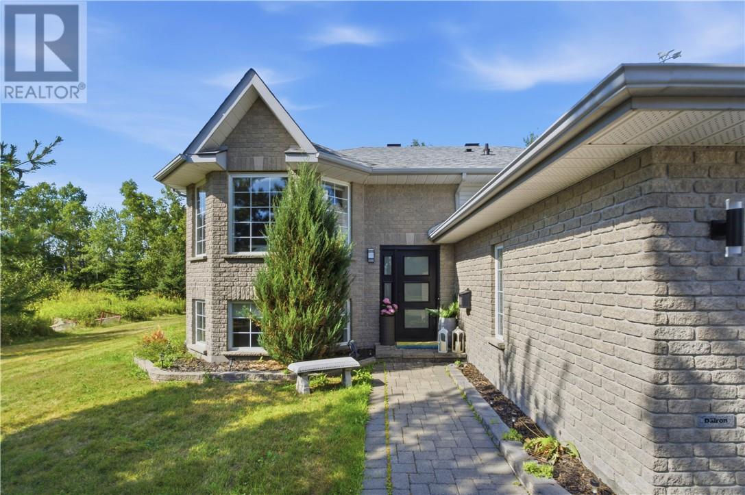 1704 Agincourt Avenue, Sudbury, Ontario  P3A 5Y1 - Photo 2 - 2129780