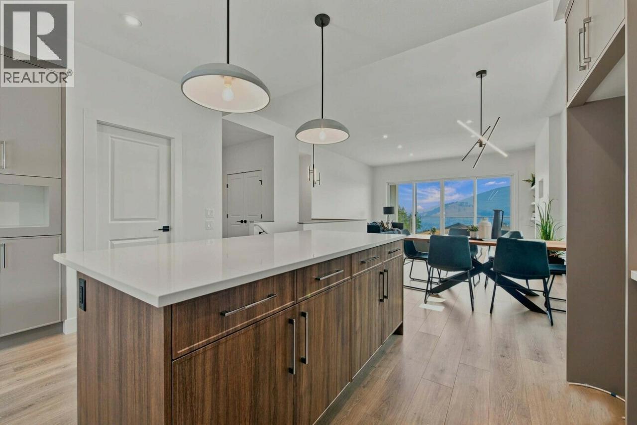 2071 Cortina Drive, Kelowna, British Columbia  V1P 1R3 - Photo 9 - 10397618