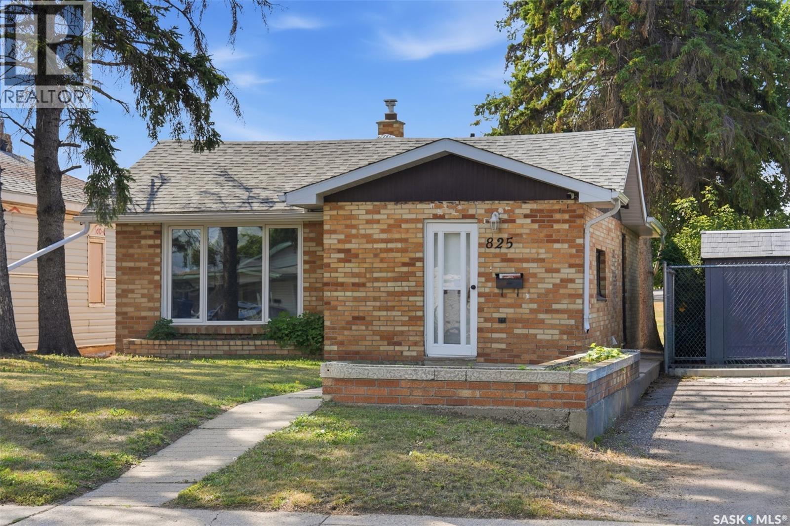 825 L Avenue N, Saskatoon, Saskatchewan  S7L 2R3 - Photo 2 - SK045453