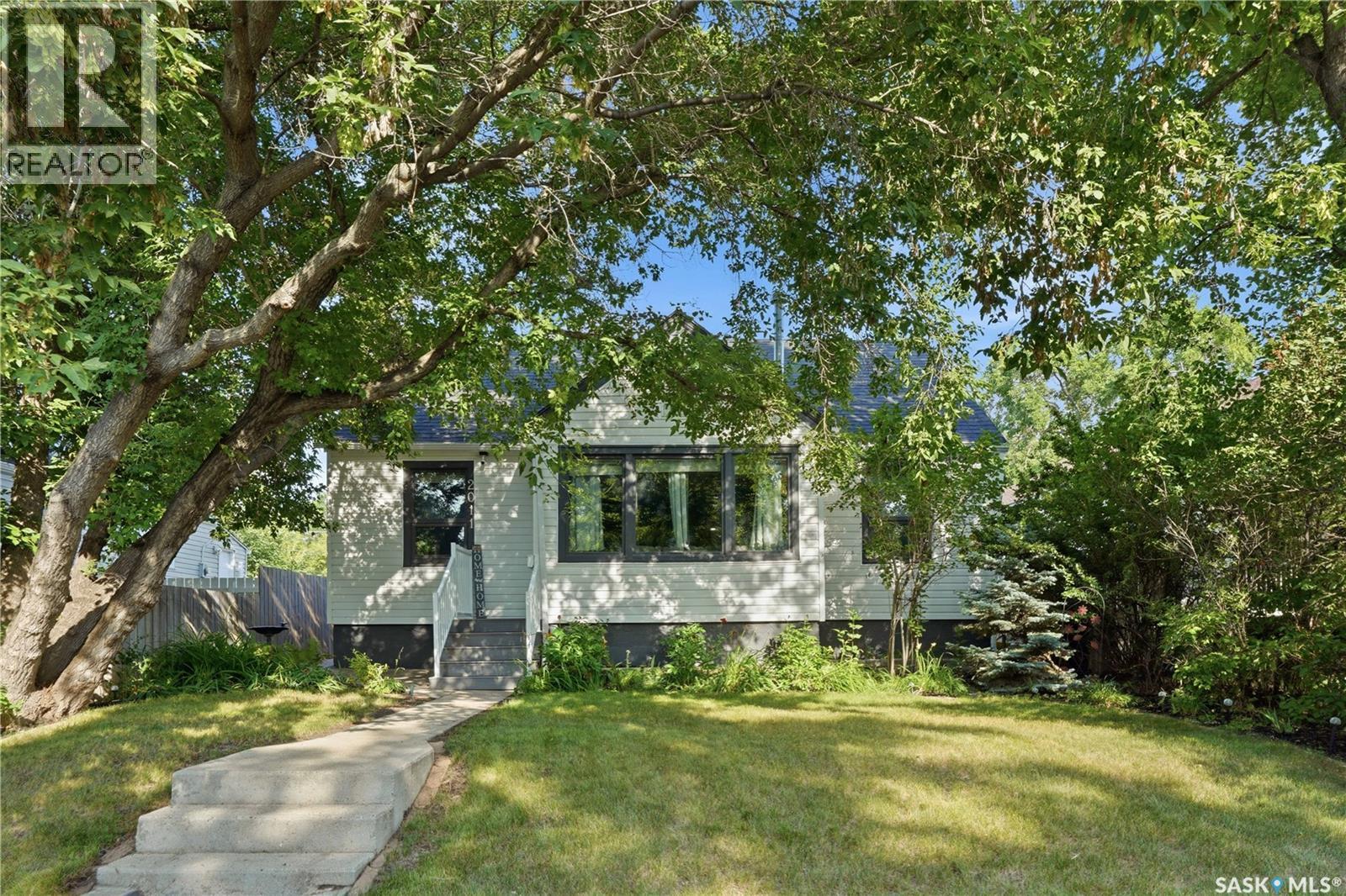 2011 Lorne Avenue, Saskatoon, Saskatchewan  S7J 0R4 - Photo 1 - SK045445
