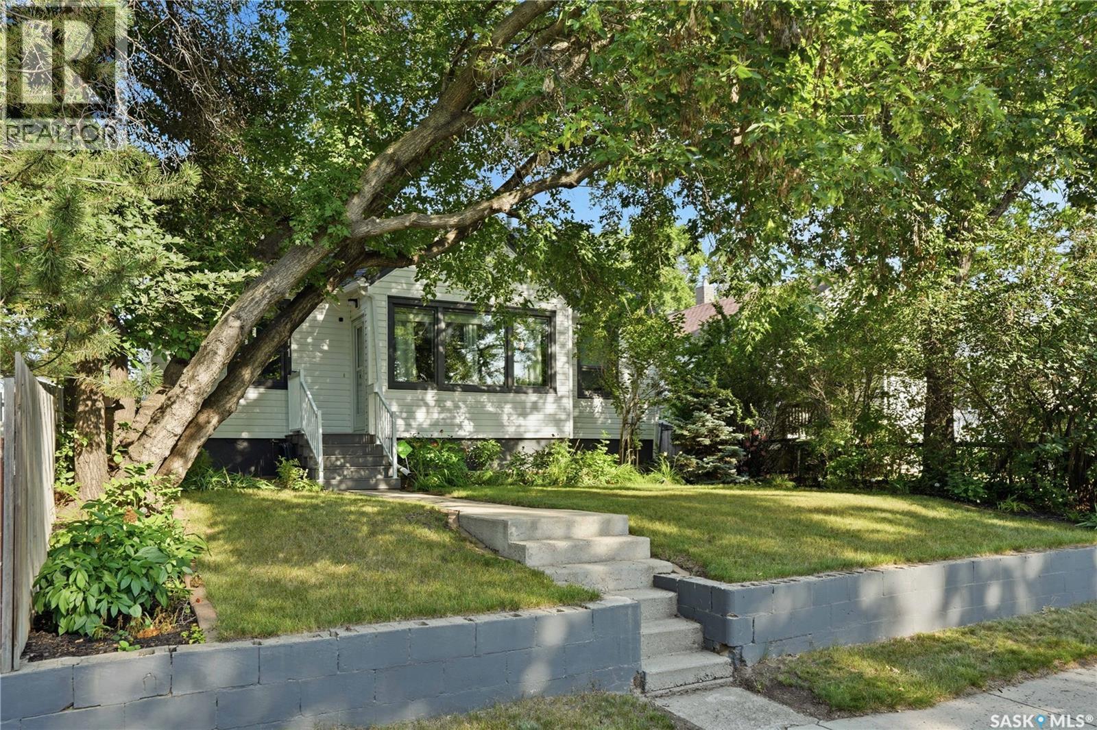 2011 Lorne Avenue, Saskatoon, Saskatchewan  S7J 0R4 - Photo 3 - SK045445