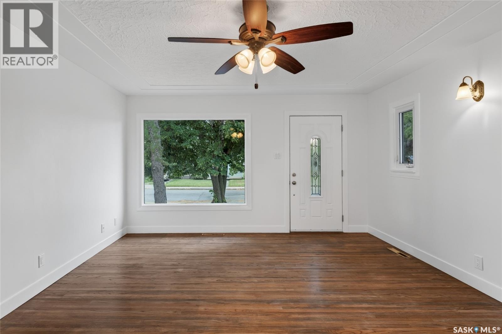 2501 Kelvin Avenue, Saskatoon, Saskatchewan  S7J 0T6 - Photo 2 - SK045427