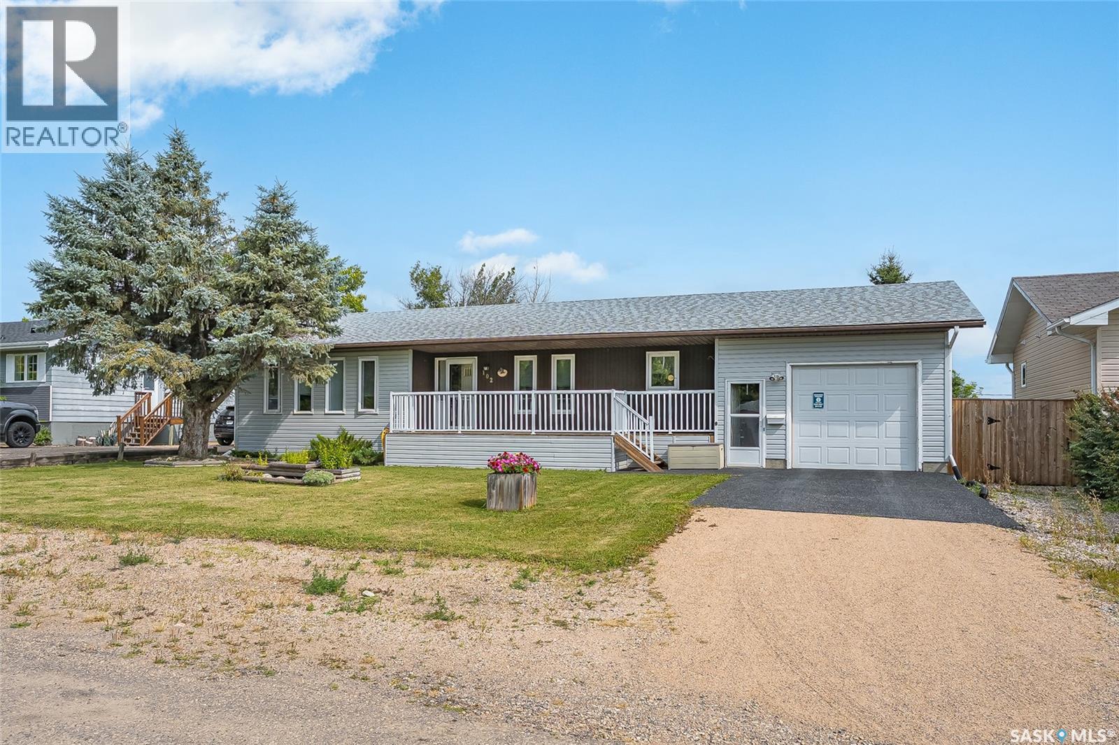 102 Rosher Street, Colonsay, Saskatchewan  S0K 0E8 - Photo 2 - SK045293