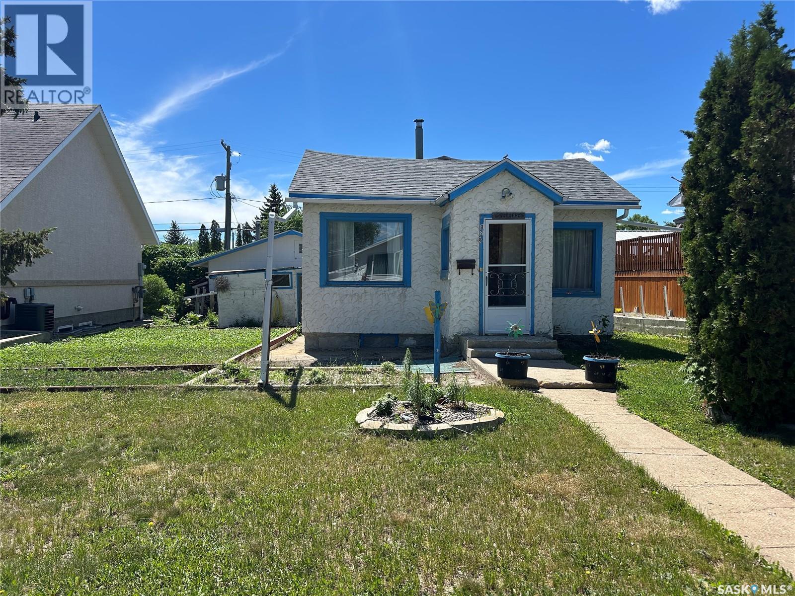 929 Brown Street, Moose Jaw, Saskatchewan  S6H 2Z1 - Photo 1 - SK045180