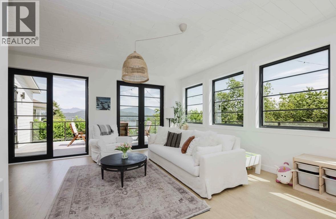 679 Corlett Road, Gibsons, British Columbia  V0N 1V9 - Photo 11 - R3140447