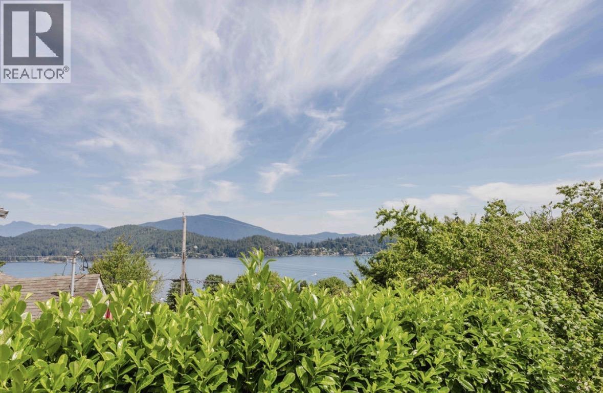 679 Corlett Road, Gibsons, British Columbia  V0N 1V9 - Photo 3 - R3140447