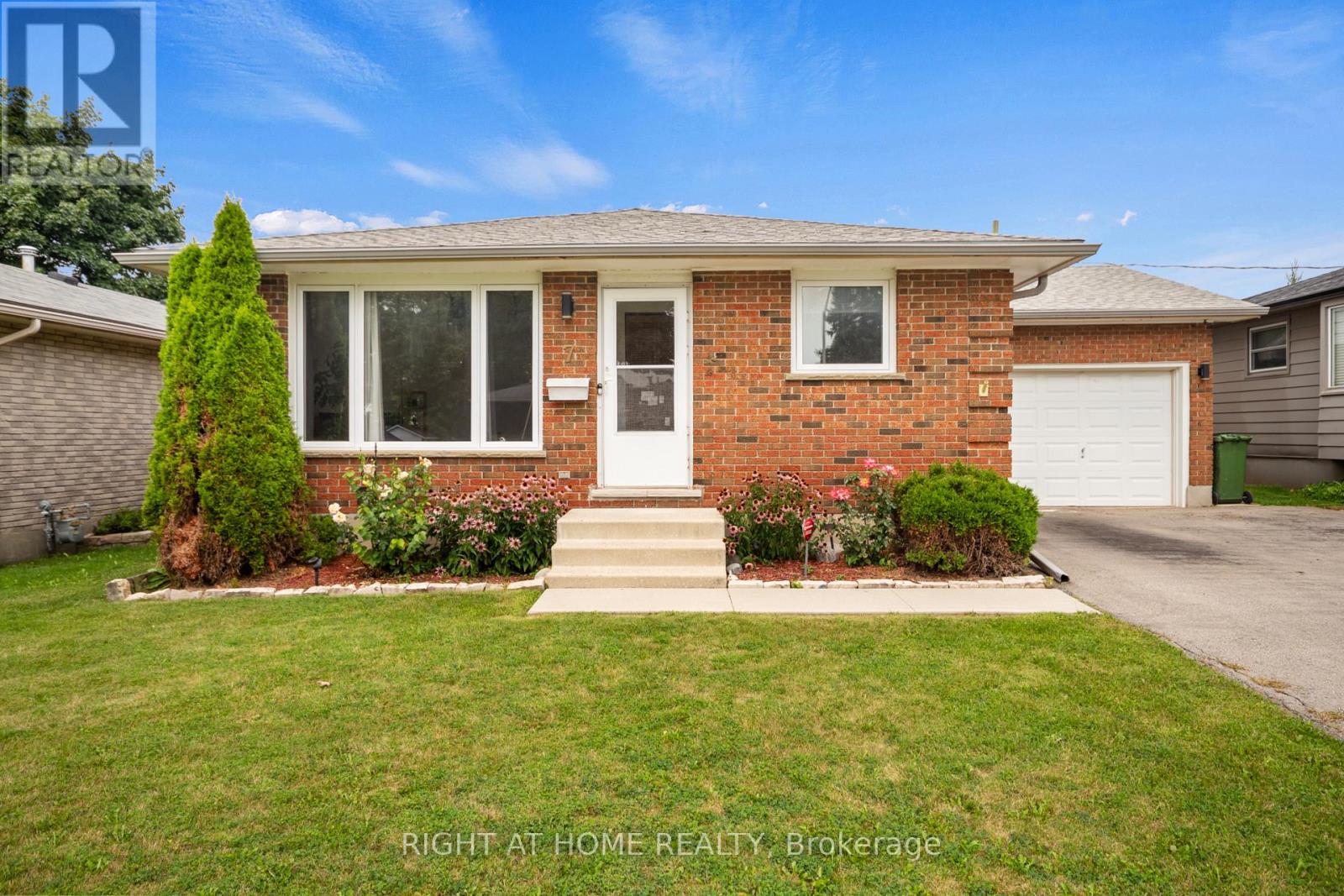 7 Raven Avenue, St. Thomas, Ontario  N5R 5K8 - Photo 2 - X13671316