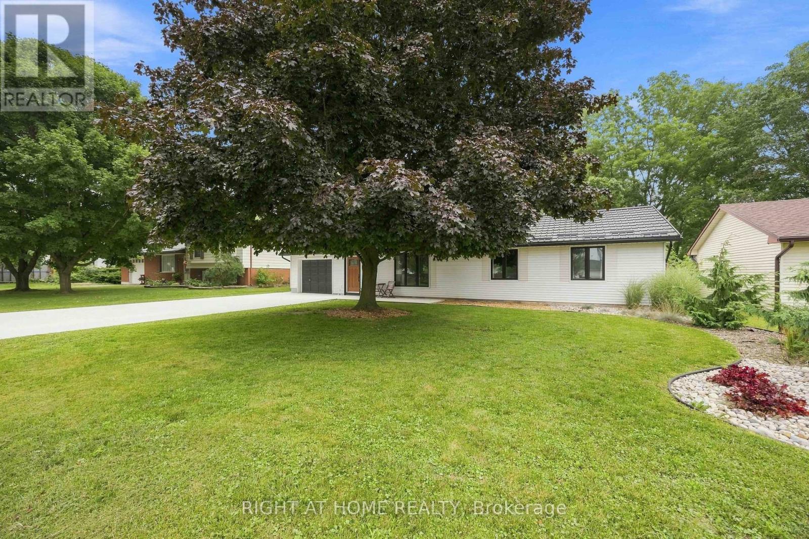 3278 Morrell Street, Brooke-Alvinston, Ontario  N0N 1A0 - Photo 1 - X13671346