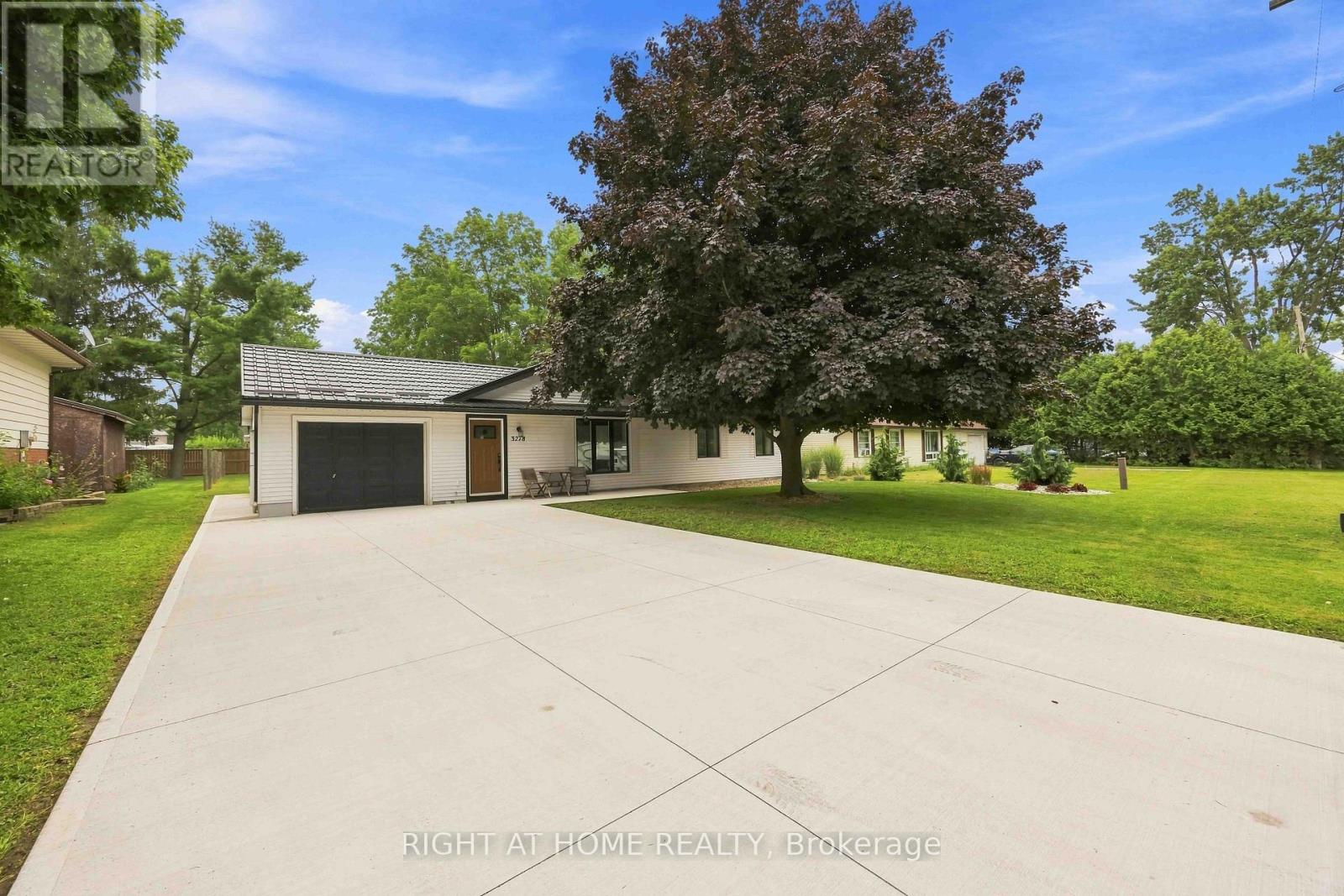 3278 Morrell Street, Brooke-Alvinston, Ontario  N0N 1A0 - Photo 2 - X13671346