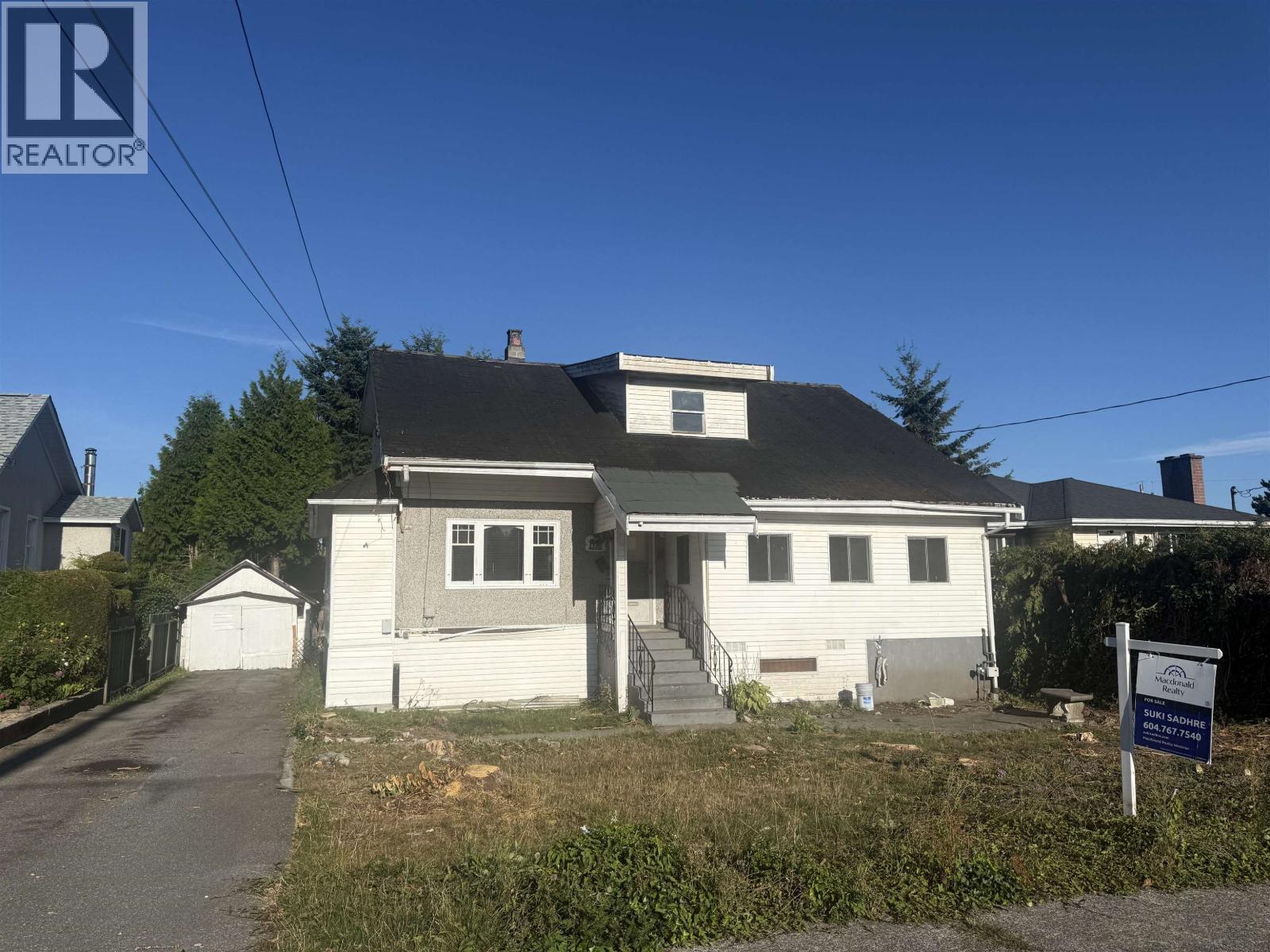 220 DEVOY STREET, New Westminster, British Columbia