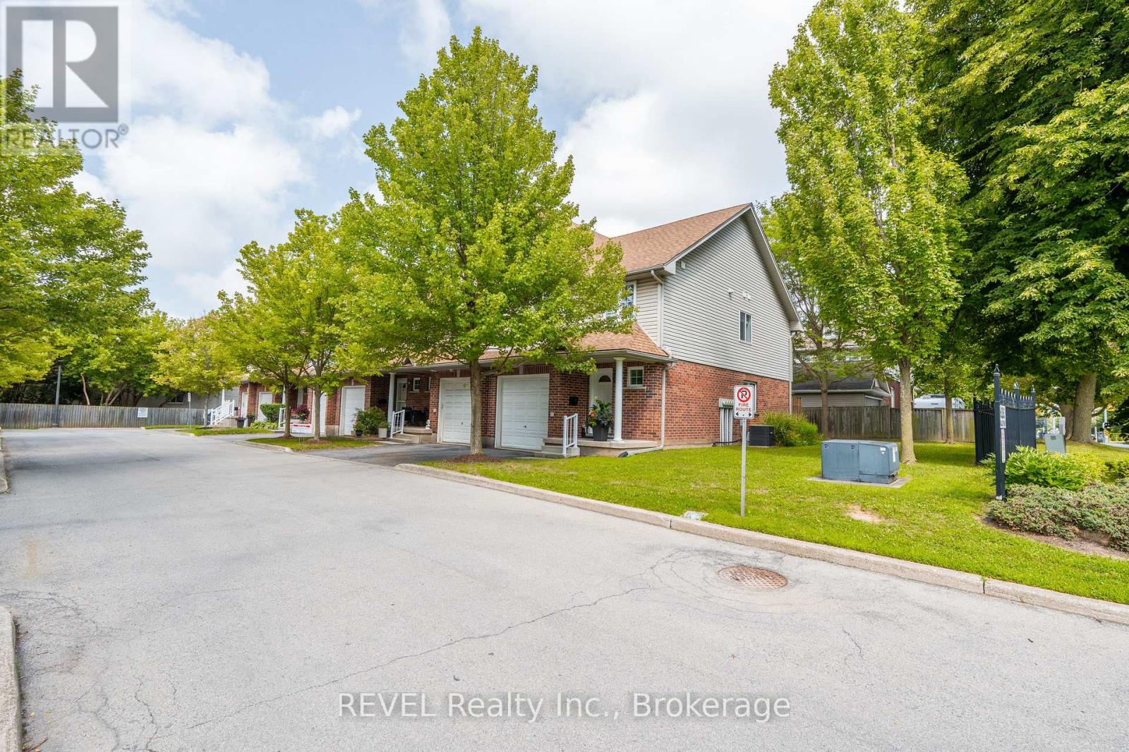 11 - 6263 Valley Way, Niagara Falls, Ontario  L2E 0A1 - Photo 3 - X13671510