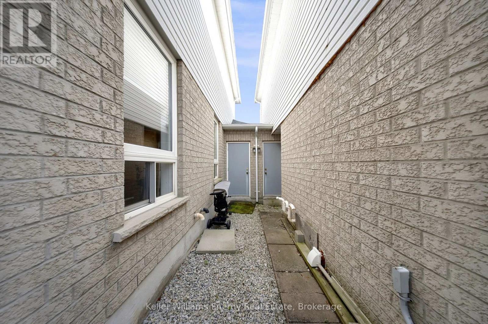4 Primeau Avenue, Whitby, Ontario  L1M 2B7 - Photo 43 - E13671382