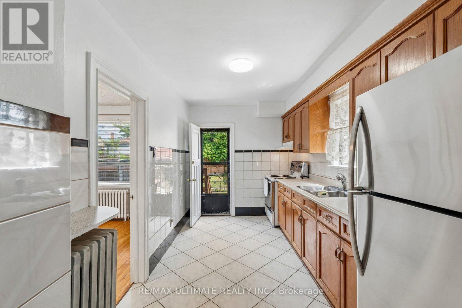 463 Oakwood Avenue, Toronto, Ontario  M6E 2W4 - Photo 17 - C13671326