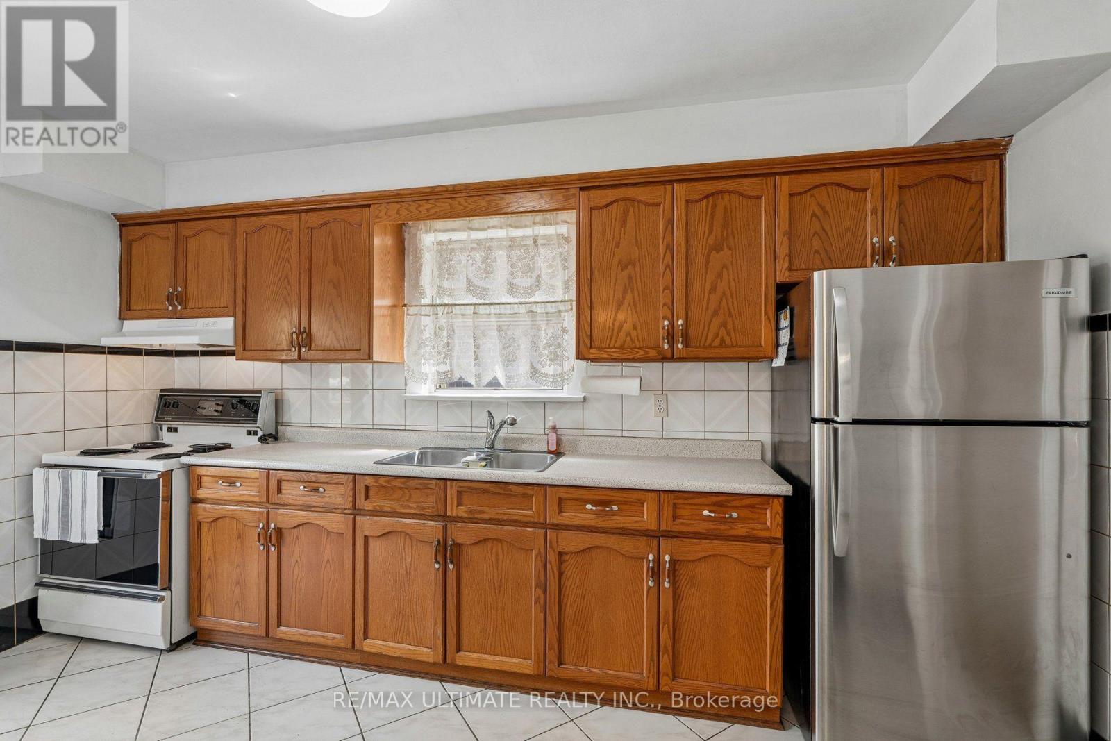463 Oakwood Avenue, Toronto, Ontario  M6E 2W4 - Photo 19 - C13671326