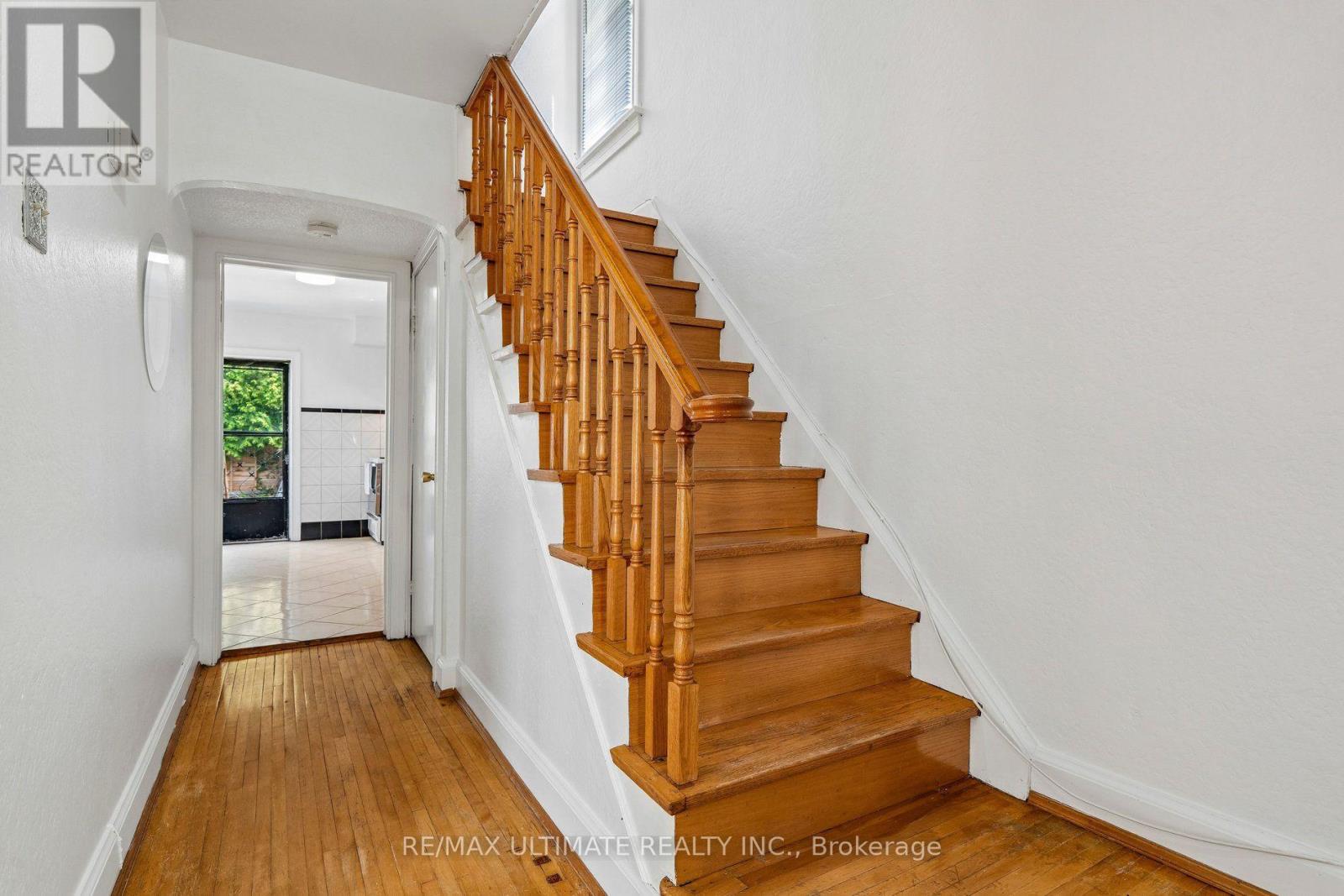 463 Oakwood Avenue, Toronto, Ontario  M6E 2W4 - Photo 22 - C13671326