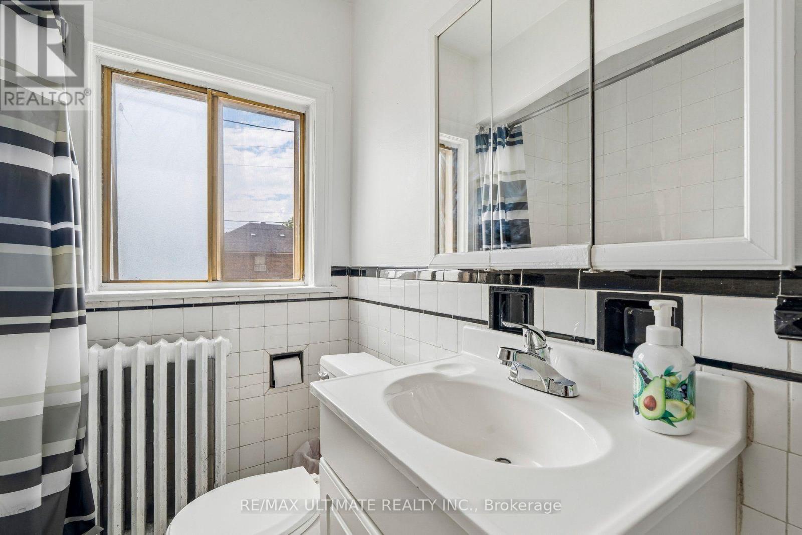 463 Oakwood Avenue, Toronto, Ontario  M6E 2W4 - Photo 34 - C13671326