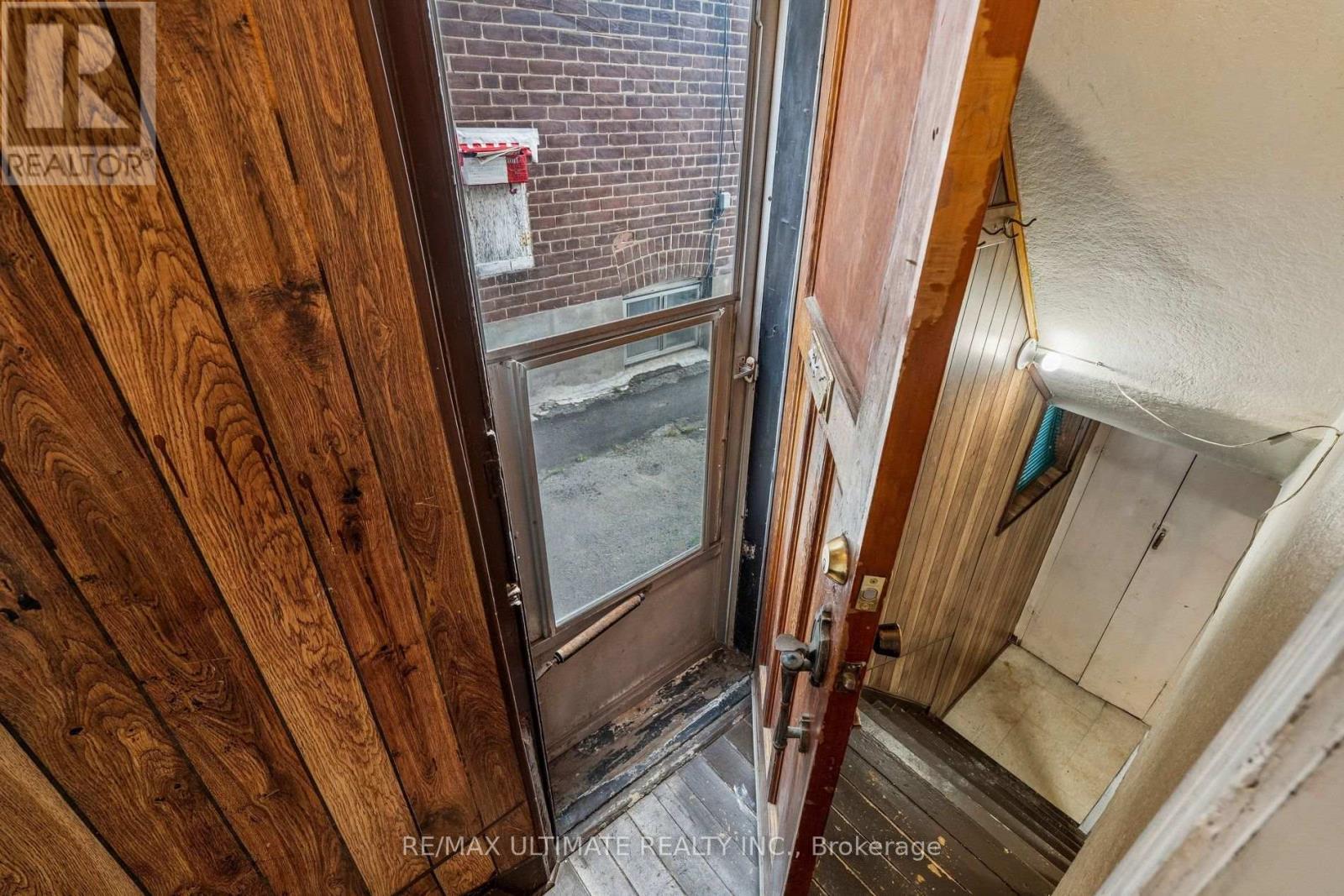463 Oakwood Avenue, Toronto, Ontario  M6E 2W4 - Photo 36 - C13671326