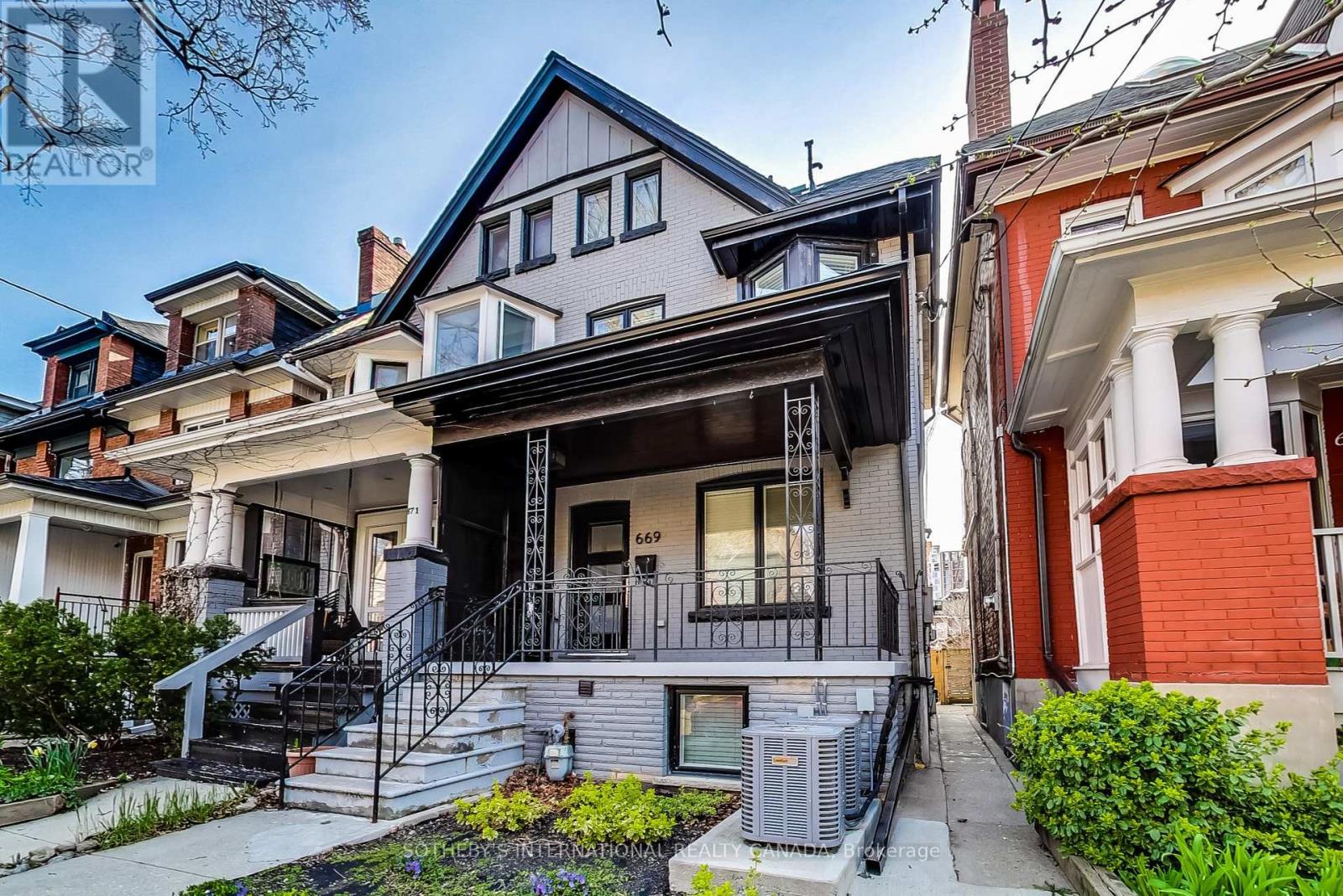 Lower - 669 Euclid Avenue, Toronto, Ontario  M6G 2T8 - Photo 2 - C13671340
