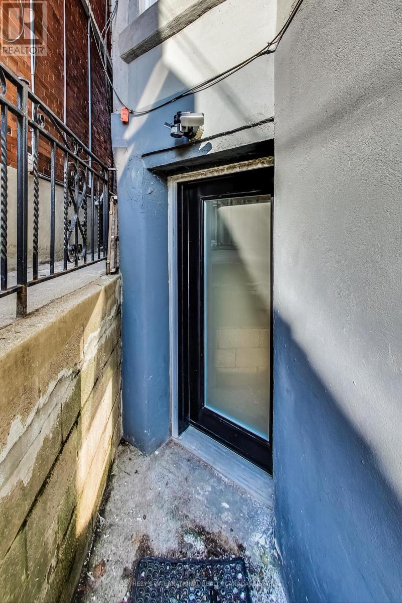 Lower - 669 Euclid Avenue, Toronto, Ontario  M6G 2T8 - Photo 5 - C13671340