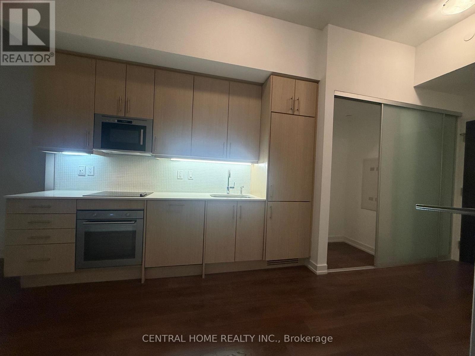 718 - 297 College Street, Toronto, Ontario  M5T 1S2 - Photo 3 - C13671400