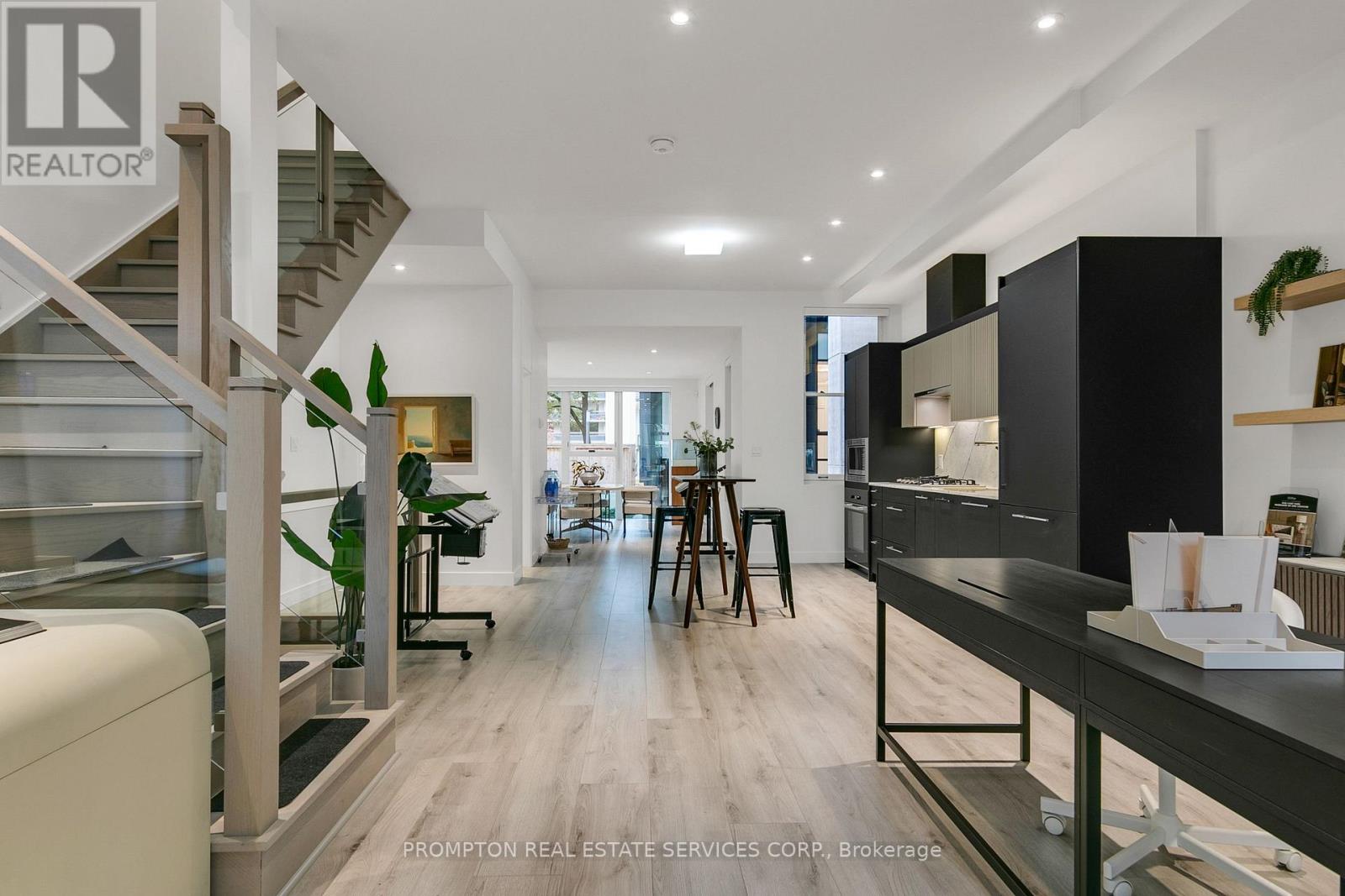 11 Gloucester Street, Toronto, Ontario  M4Y 1L8 - Photo 4 - C13671406