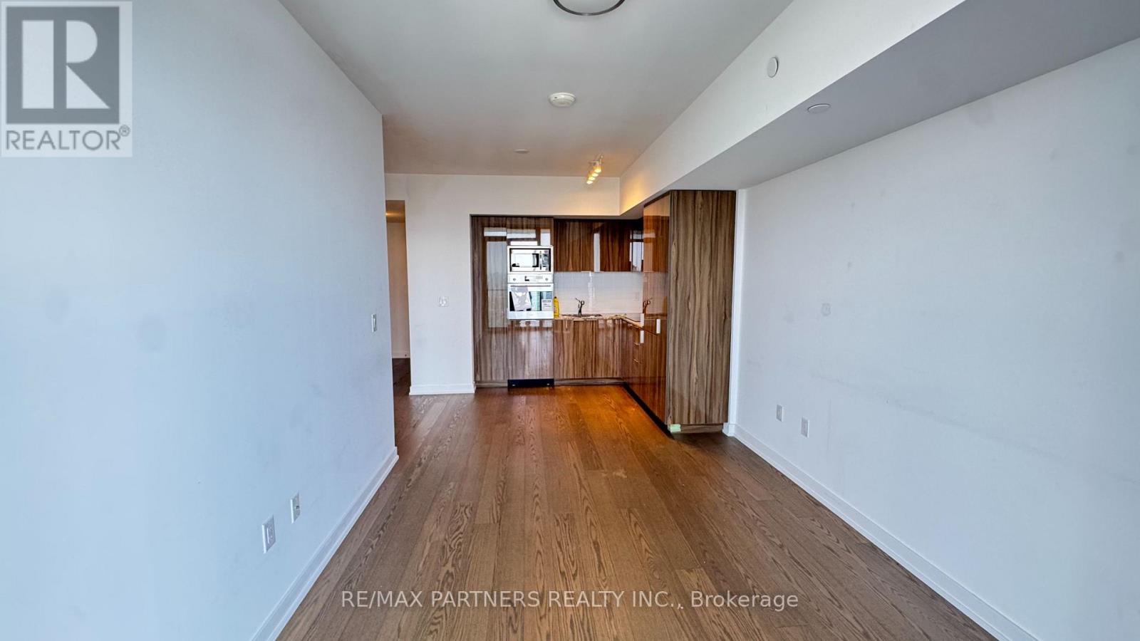 5707 - 11 Wellesley Street W, Toronto, Ontario M4Y 0G4 - Photo 3 - C13671452