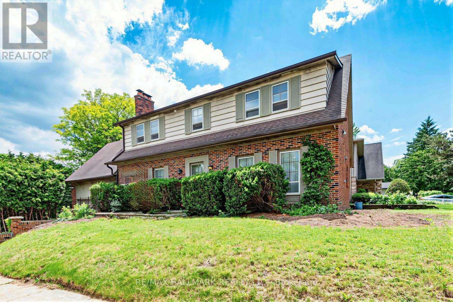 691 Conacher Drive, Toronto, Ontario  M2M 3N4 - Photo 2 - C13671458