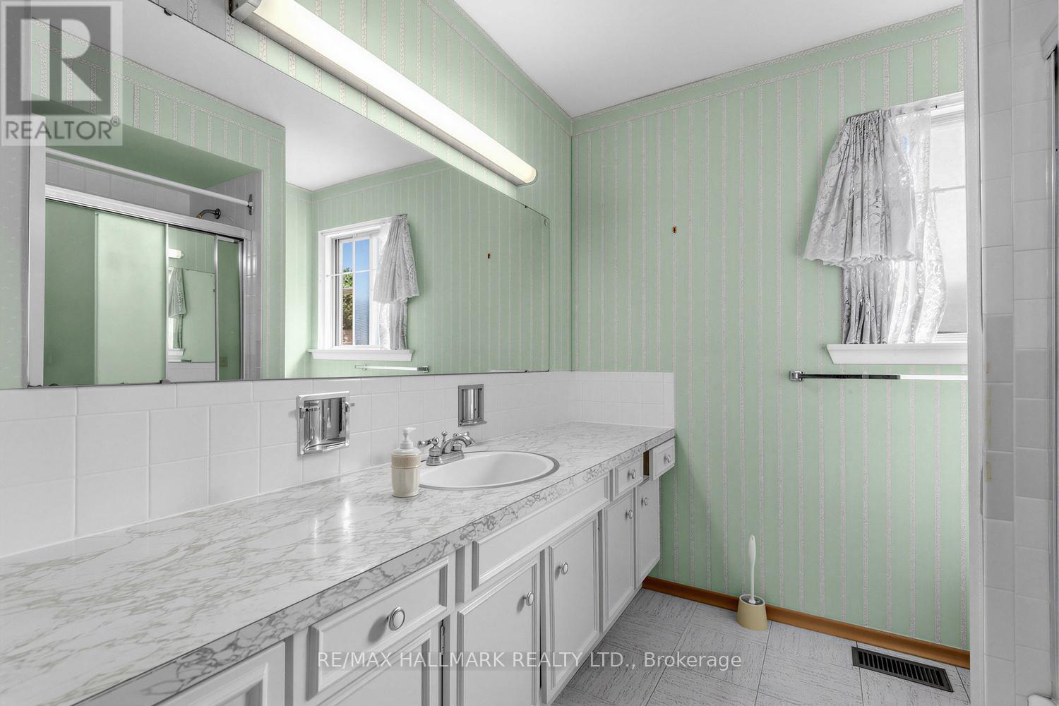 691 Conacher Drive, Toronto, Ontario  M2M 3N4 - Photo 24 - C13671458