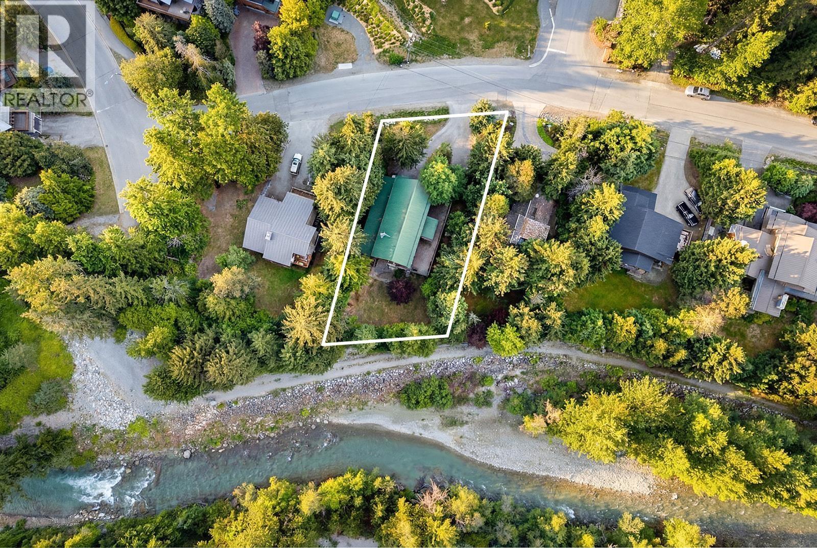 7231 N Fitzsimmons Road, Whistler, British Columbia  V8E 0E3 - Photo 2 - R3130715