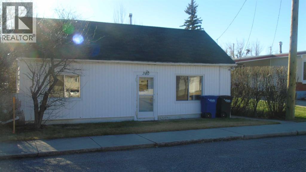 <div class="slider-price">$182,500</div><p>340 26 Street, Fort Macleod, Alberta</p>