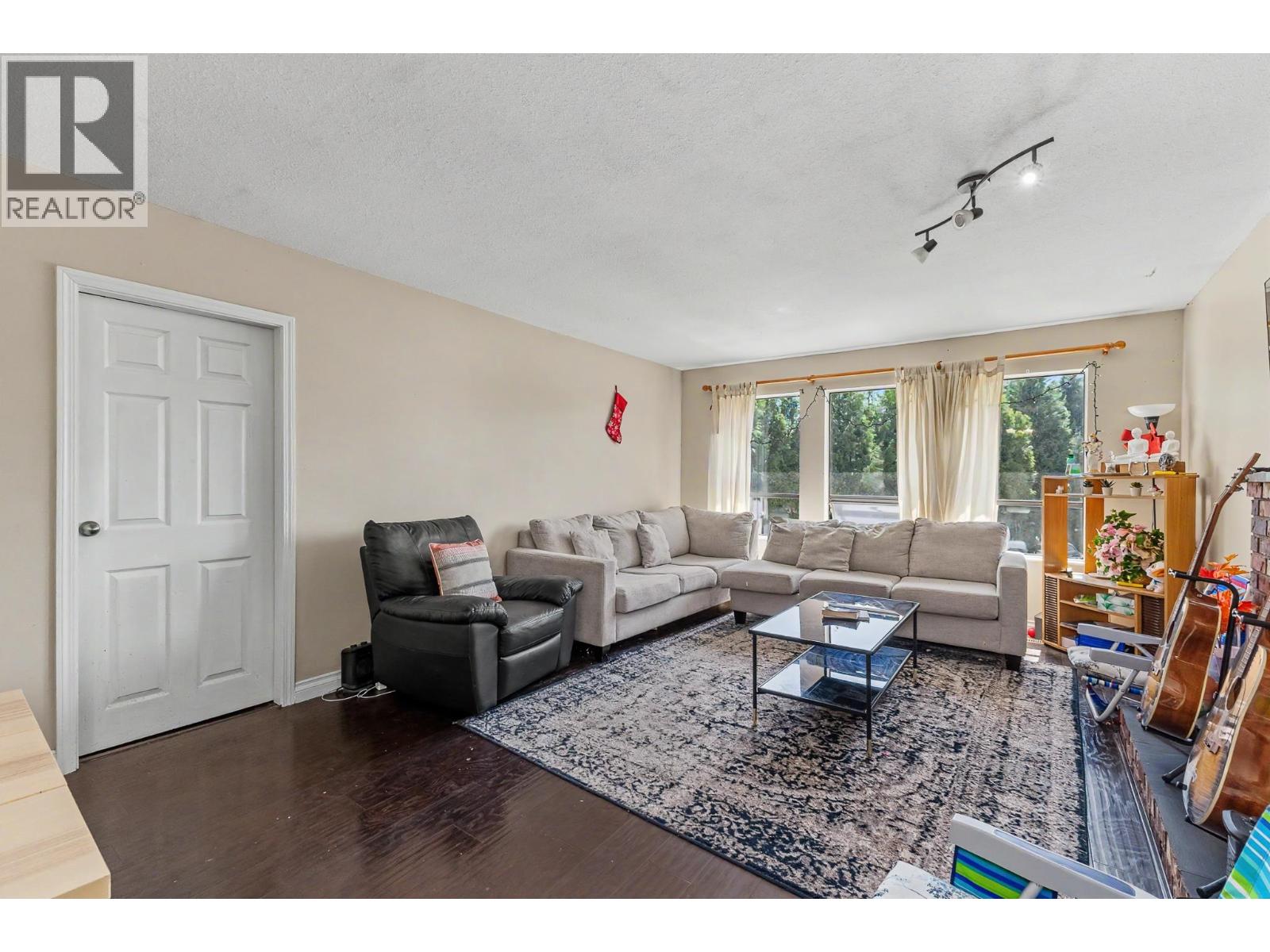 976 Hosmer Court, Coquitlam, British Columbia  V3C 4T8 - Photo 10 - R3153817