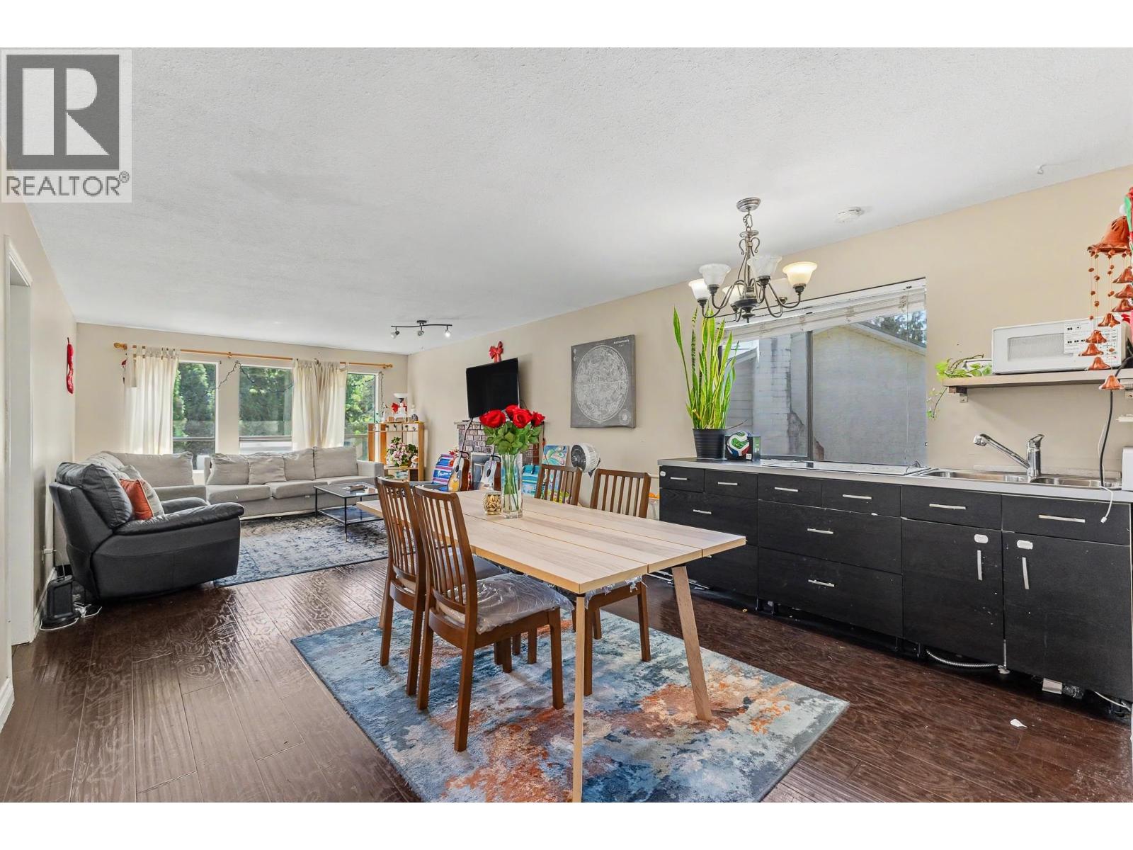 976 Hosmer Court, Coquitlam, British Columbia  V3C 4T8 - Photo 8 - R3153817