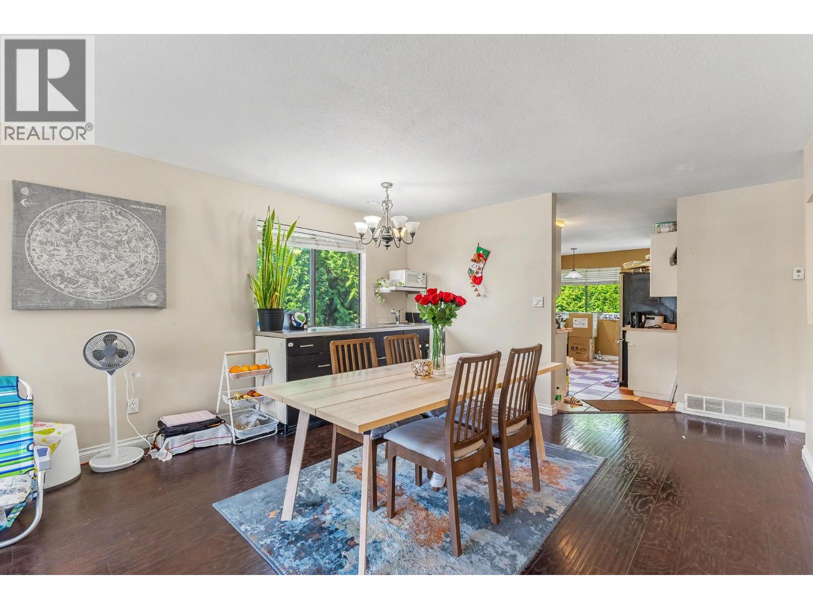 976 Hosmer Court, Coquitlam, British Columbia  V3C 4T8 - Photo 7 - R3153817
