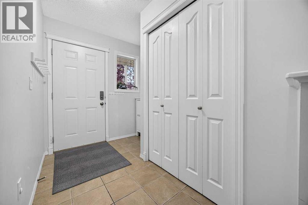 211 Bayside Point Sw, Airdrie, Alberta T4B 2X6 - Photo 4 - A2336052