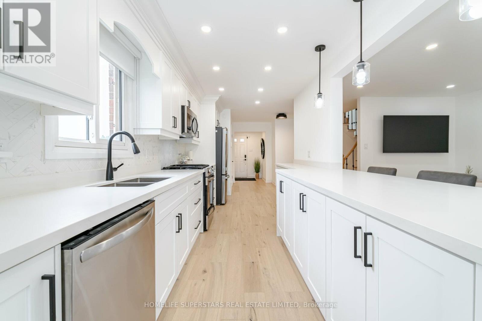 3 New Seabury Drive, Vaughan, Ontario  L4K 2B7 - Photo 7 - N13671308