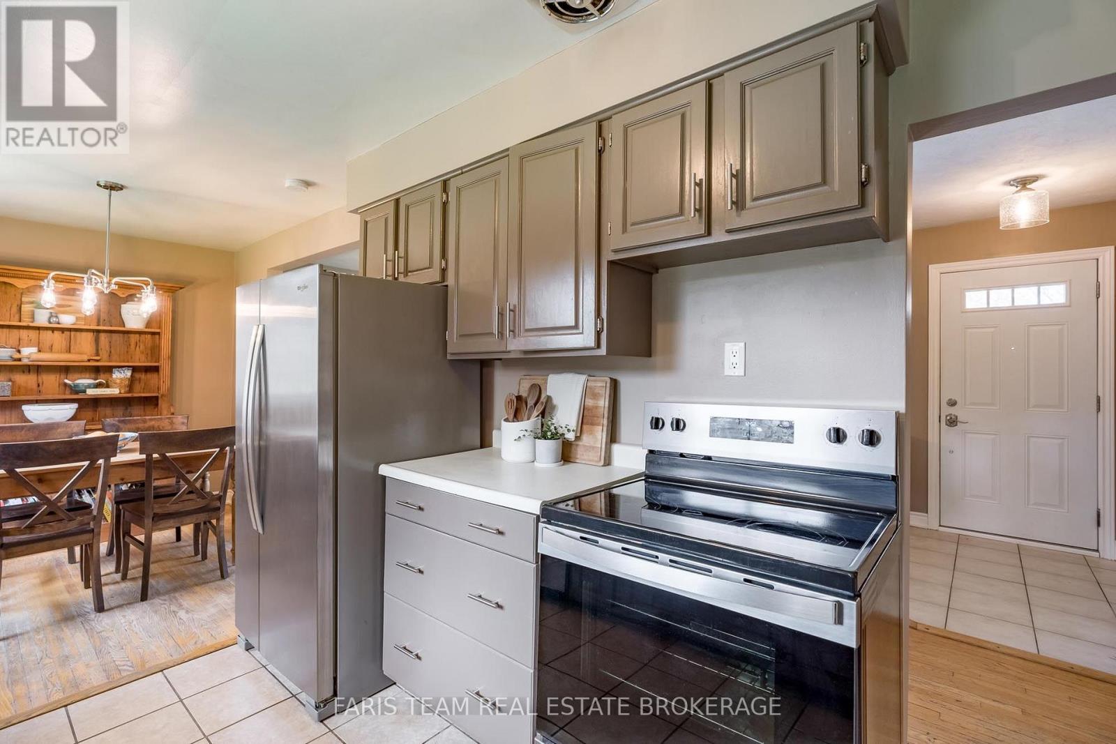 89 Steel Street, Barrie, Ontario  L4M 2G1 - Photo 6 - S13671322