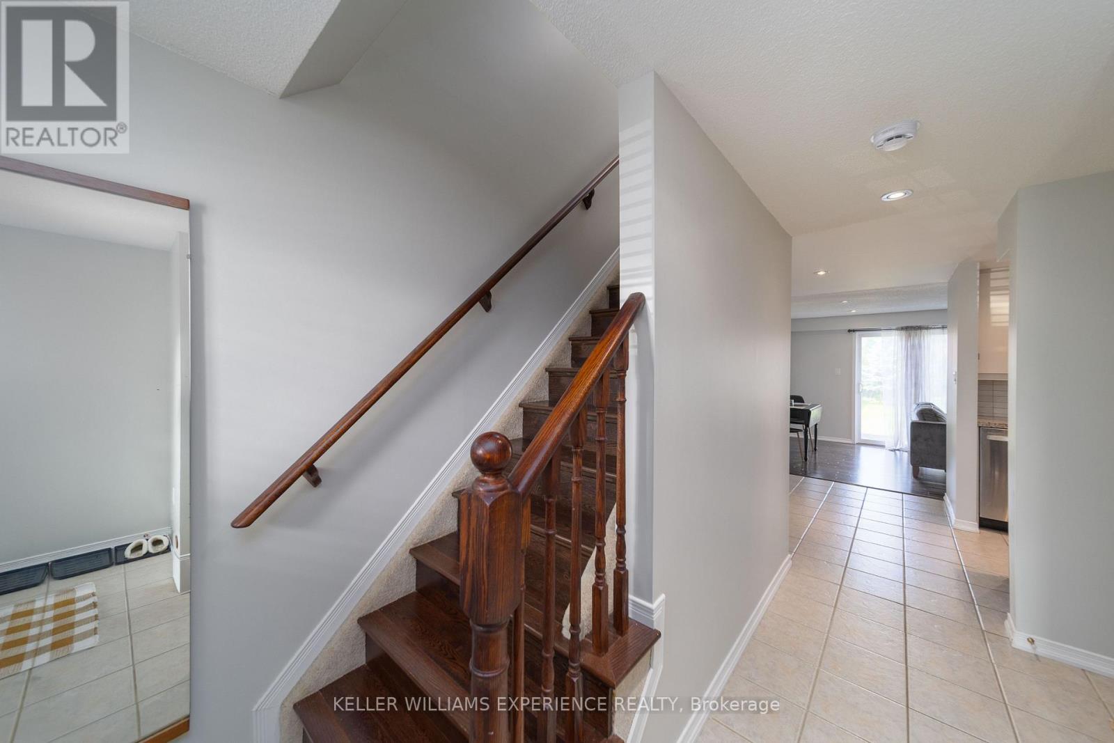 12 Monarchy Street, Barrie, Ontario  L4M 7K2 - Photo 3 - S13671358
